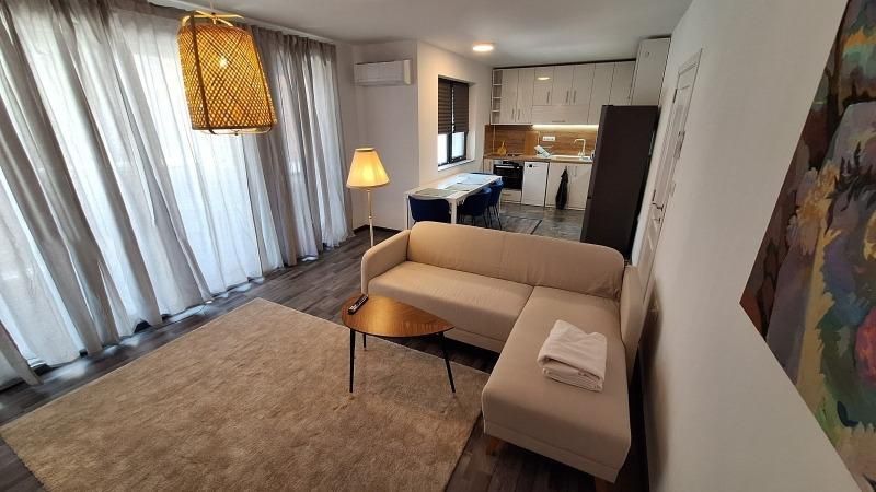 Дава се под наем Тристаен апартамент в Пловдив, Христо Смирненски - 114 кв.м за 600 € - Снимка #1