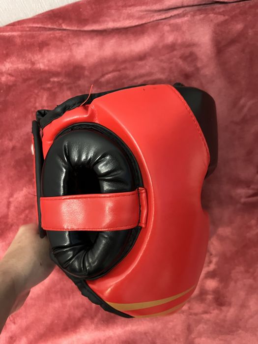 Шлем для единоборств,очень дешёво