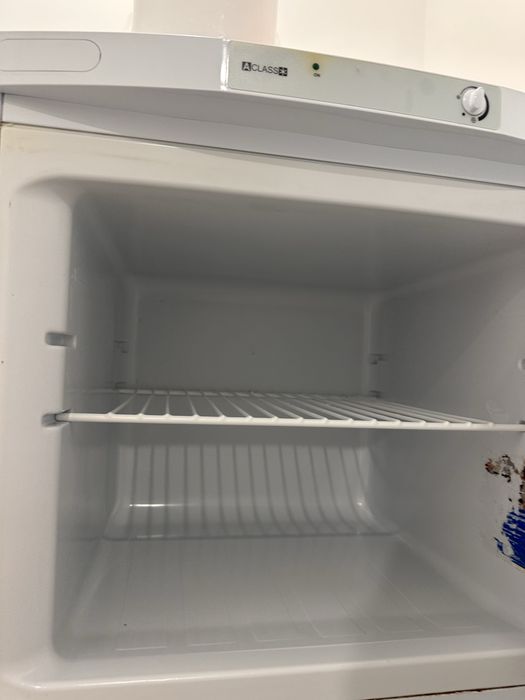 продается холодильник