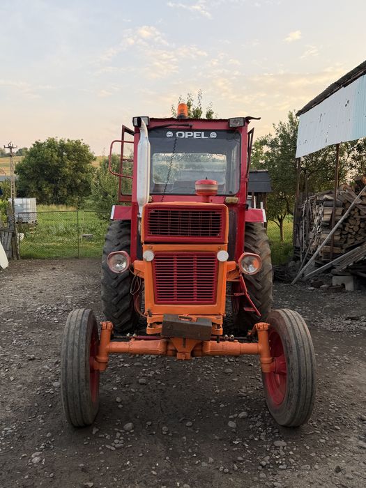 Vând Tractor u650 ,plug, disk , remorca