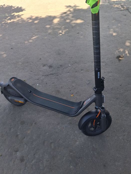 Vând trotineta electrica xiaomi scuter 6