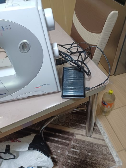 Masina cusut Bernette