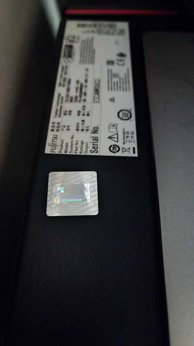 Продавам компютър Fujitsu CELSIUS W550 с монитор DELL P2419H