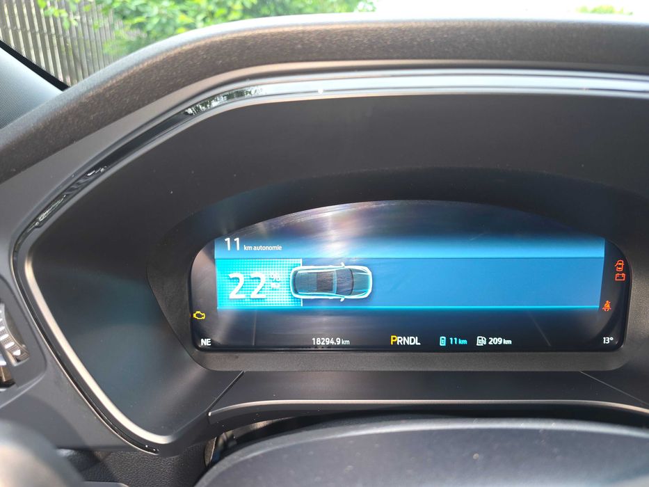 Ford Kuga IMPECABIL, in garantie inca 4 ani si 2 luni, nivel echipare ST line X +dotari optionale, duratec phev 243 cp at 18.300 km.
