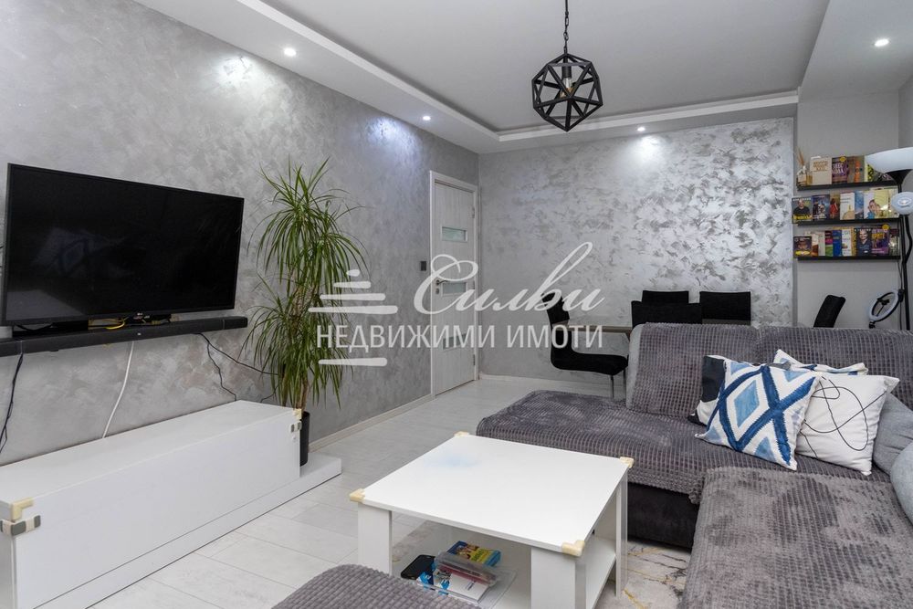 Продава се Тристаен апартамент в Шумен, Боян Българанов 2 - 85 кв.м за 1260 €/кв.м - Снимка #3