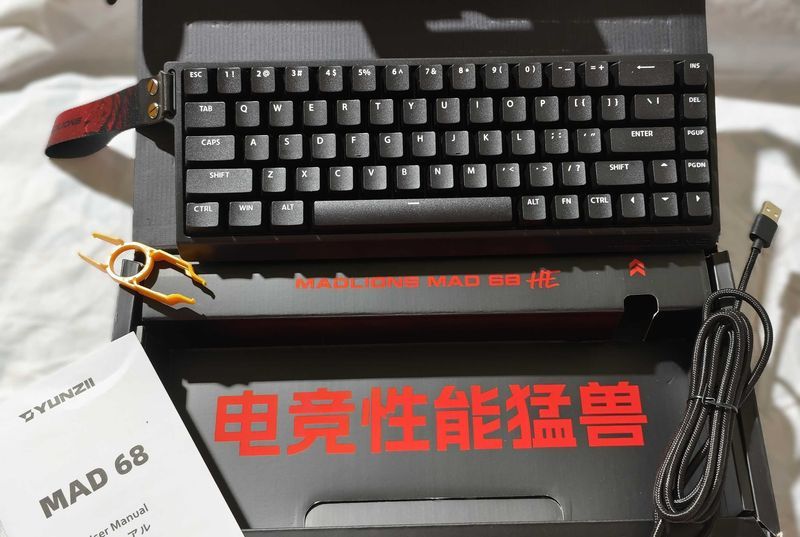 професионална геймърска механична клавиатура MAD 60 HE RGB