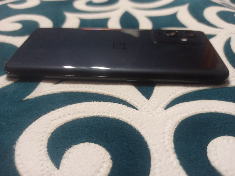 Продам Мощный Флагман One Plus 9 5G 12/128gb.