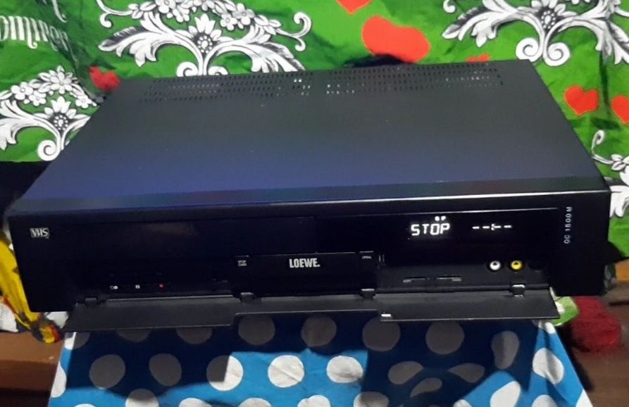 Vând videorecorder în stare bună solid și mare