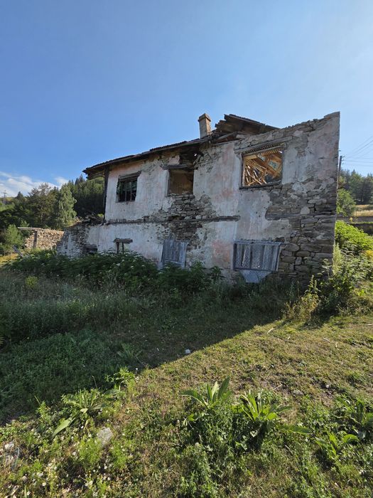 Продавам парцел село Манастир