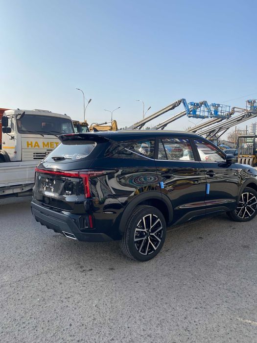 JAC JS8 рестайл янги куриниши сотувда мавжуд.