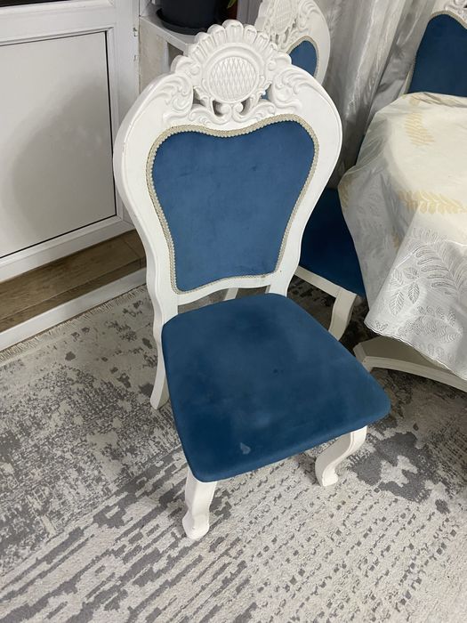 Продам  Стол  стульями