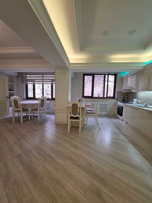 Срочно сдается 2/2/9 м. Космонавтов (ЦУМ)