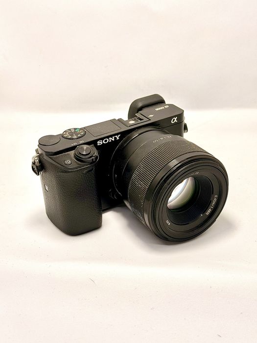 Sony a6000 с двумя объективами