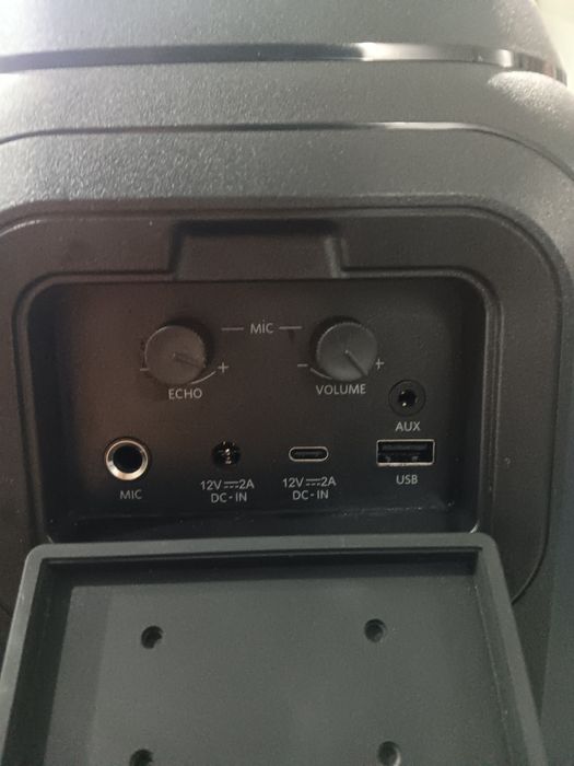 Vând boxă hisense mai multe detalii în privat și nu trimit