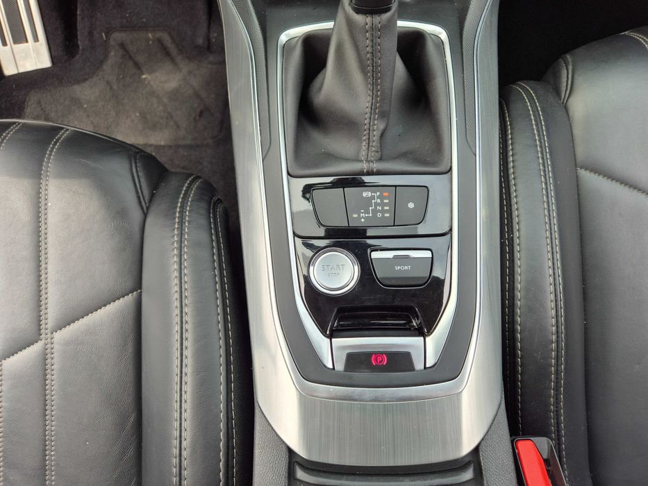 Vând Peugeot 308 1,2 benzină an 2017,