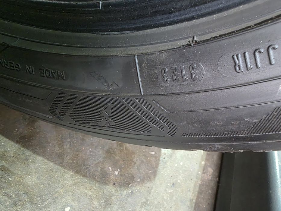 Set 2 anvelope iarna GoodYear 285/40/19 ca NOI , DOT 3123