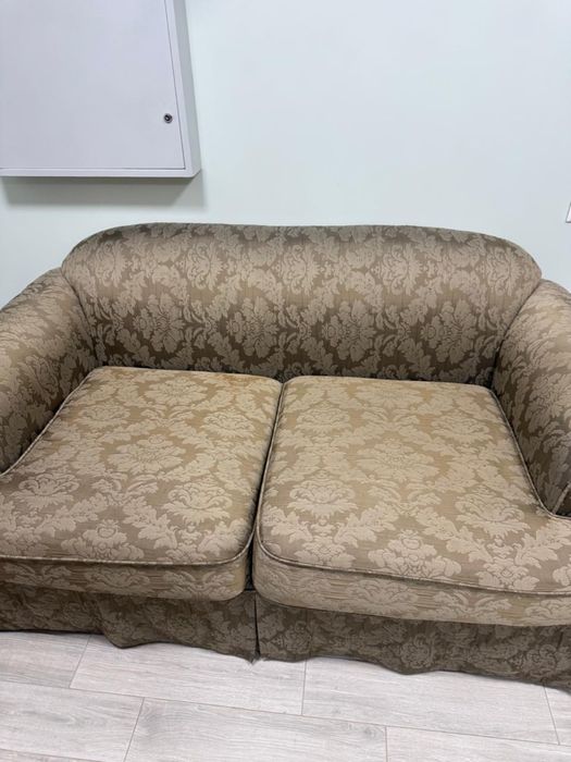 Продам диван практически новый