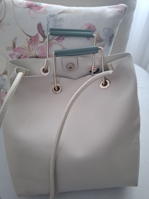 Vând geanta louis vuitton