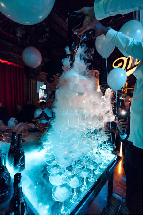 Пирамида шампанского Алматы