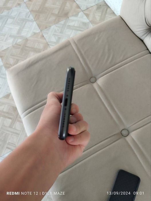 Iphone 11 yomkist 81 xotira 64gb hamma joyi ishledi