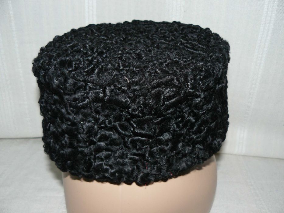 български народни носии - калпаци от естествена кожа /астраган/