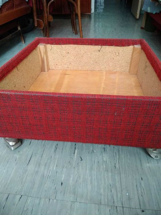 Журнальный столик.