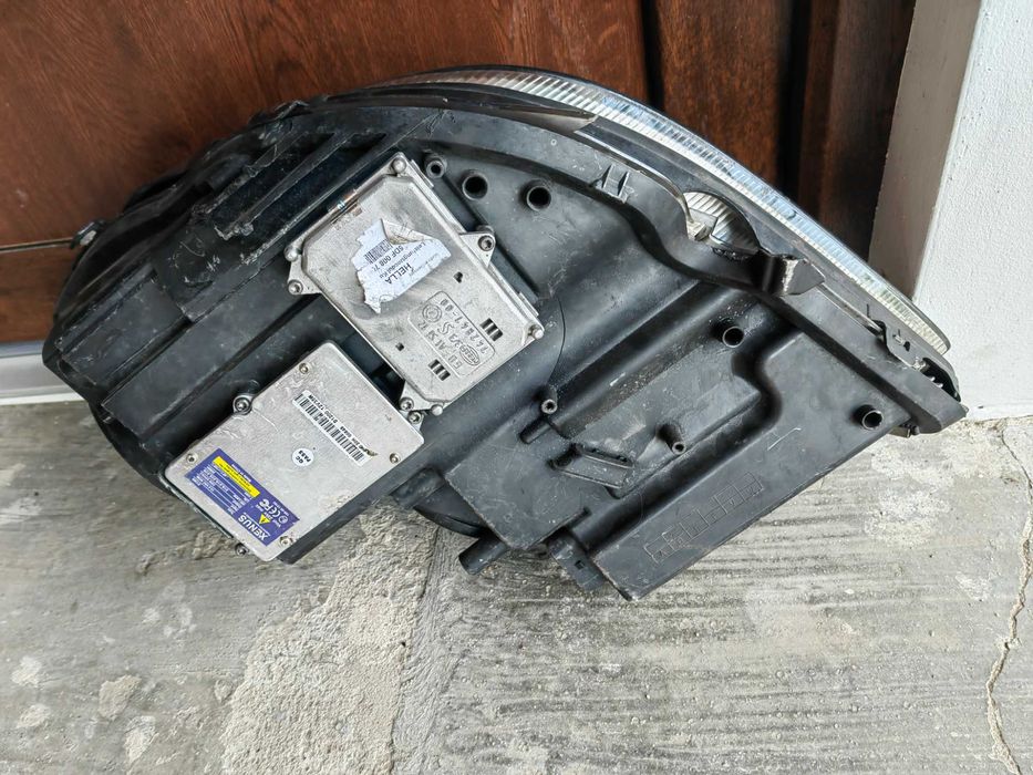 Фар Mercedes CLS W219 Xenon Десен / Фар Мерцедес ЦЛС W219 Оригинален