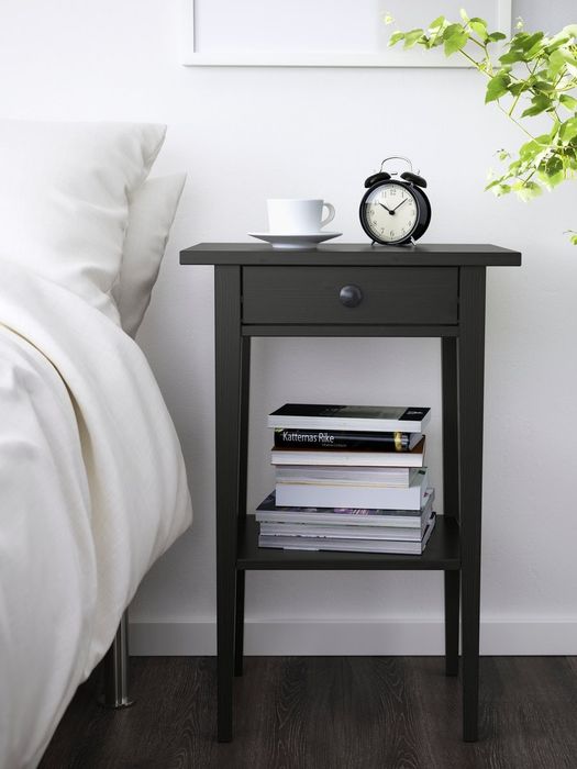 Măsuță înaltă / Noptieră lemn masiv IKEA HEMNES – stare excelentă
