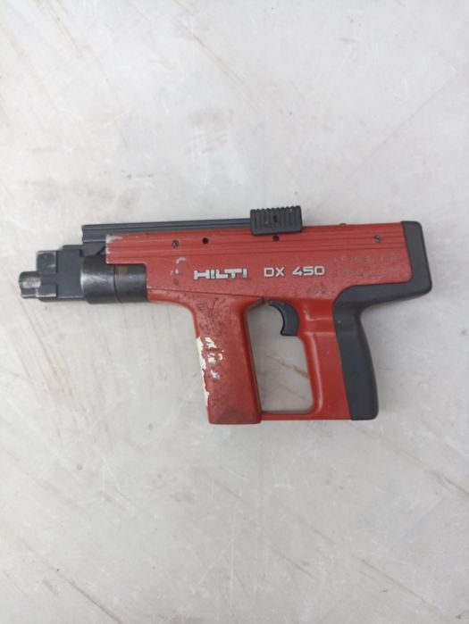 Пистолет за пирони HILTI DX450