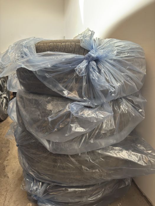 Продам шины Michlelin R18 235/65