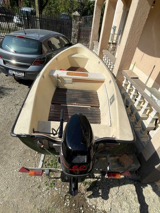Vind barca cu motor
