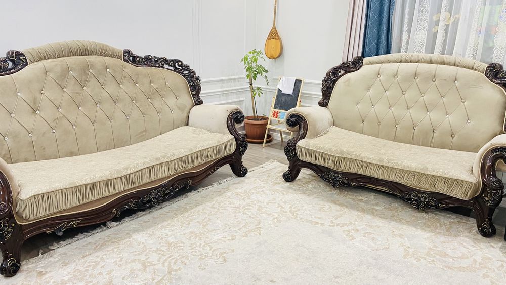 Продам 2 дивана с креслом