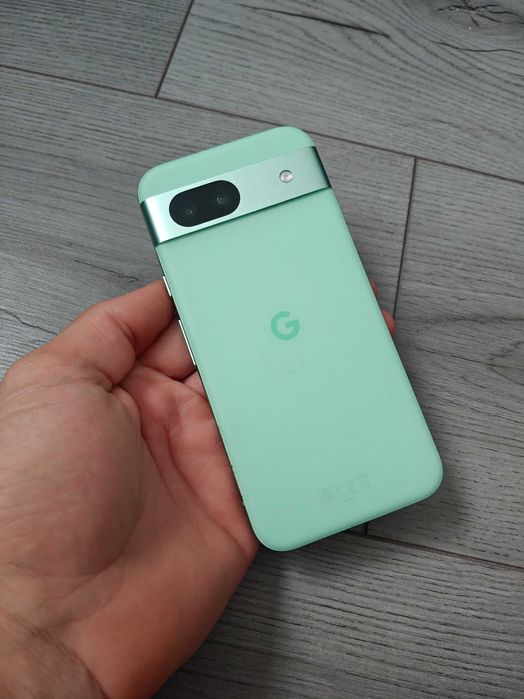 Google Pixel 8a verde