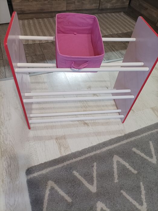 Етажерка за детски играчки