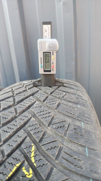 Vând anvelope 205/55/17