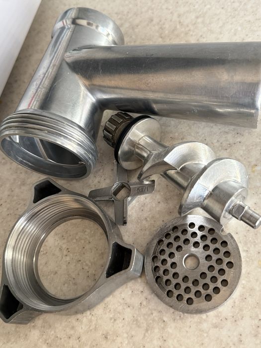 Продам мясорубку Bosch
