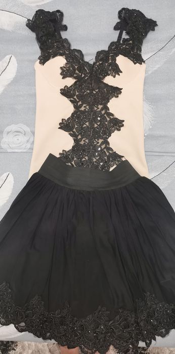 Compleu, fustita și corset