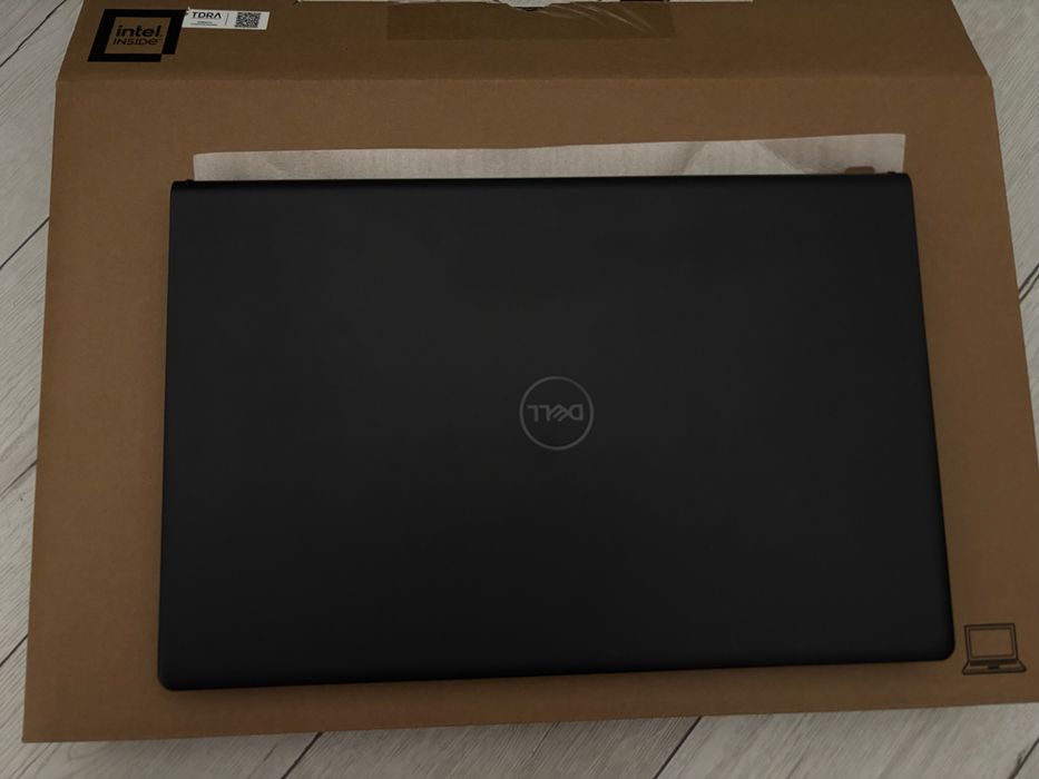 Laptop Dell Vostro 3520, i5 Gen 12, 16GB RAM, 512GB SSD, Windows 11 Pro
