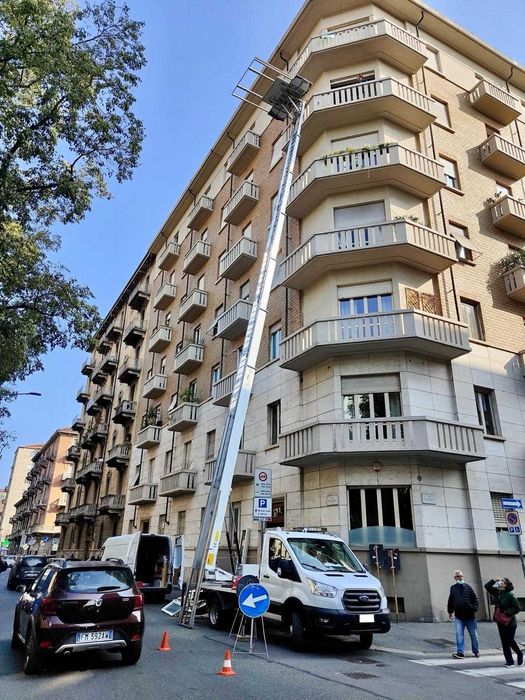 Lift exterior nou închiriere – scapă de scări și efort!