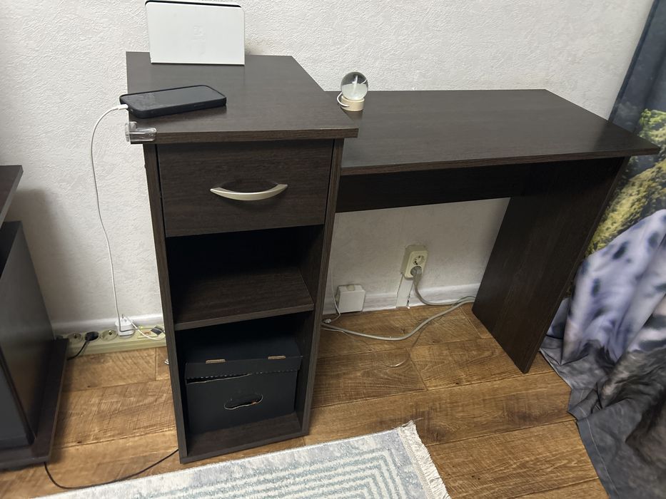 Телевизор и мебель