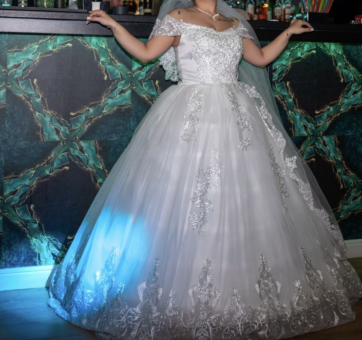 Rochie de mireasa+ Costum mire
