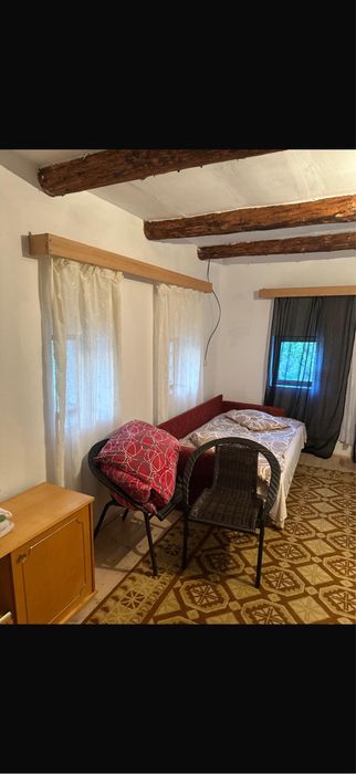 Inchiriez casa la tara
