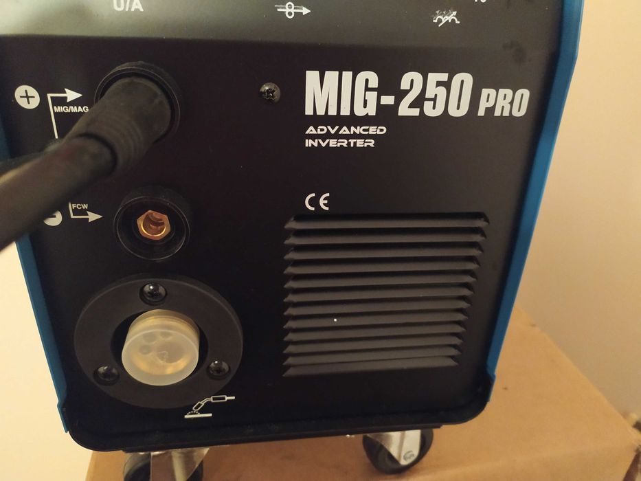 МАХ250 PROFESSIONAL Телоподаващо MIG 250А- Телоподаващ апарат