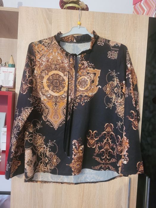 Bluza cu guler  marimea L