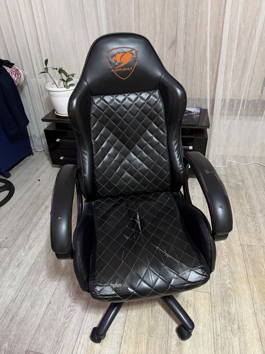 Продаю игровое кресло Cougar