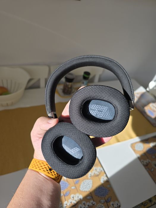 Vand casti over-the-ear JBL ca noi