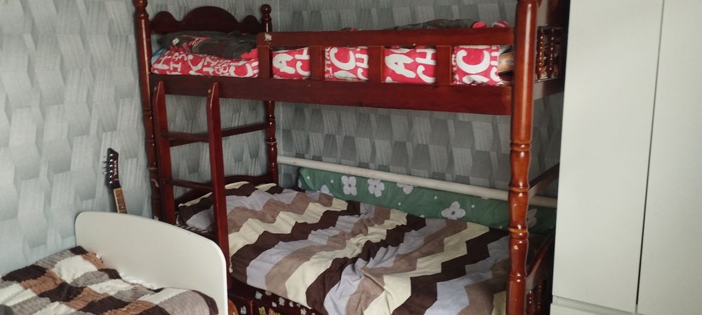 Двухэтажная кровать