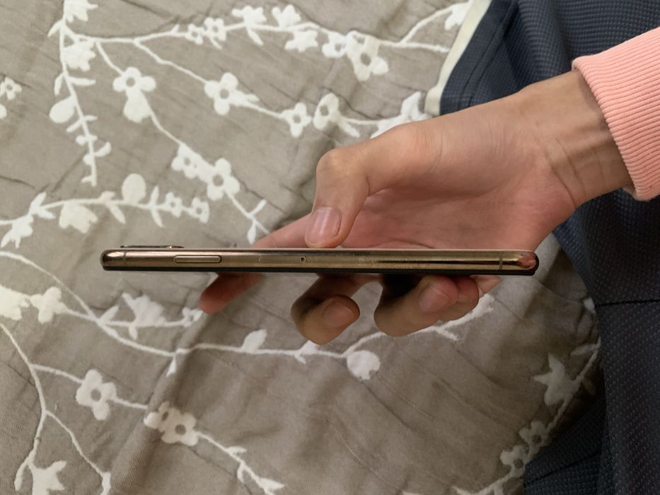 iPhone Xs Max 64gb в идеальном состоянии