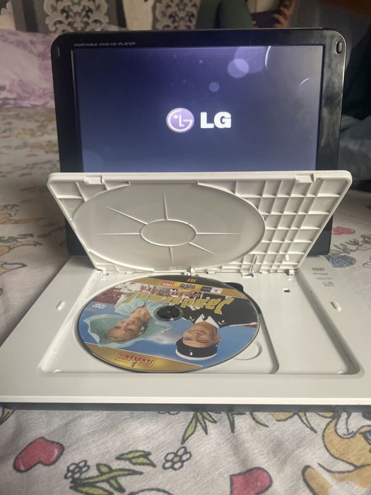 Leptop si este in buna functiune si este cu încarcator