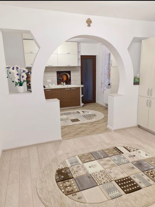 Casa moderna de inchiriat-4 dormioare/2 bai